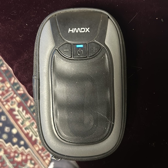 HMDX G-04 Portable speaker + case with aux hook up - Picture 2 of 4